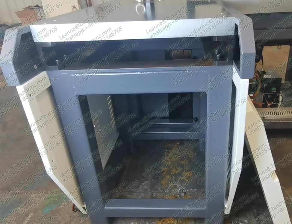 Equipement de façonnage de cuivre pour armoires électriques