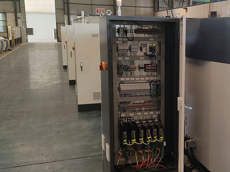 Ligne d'assemblage des machines de poinçonnage